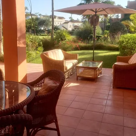 Apartamento Con Jardin Y Salida Directa A La Piscina Apartment Estepona